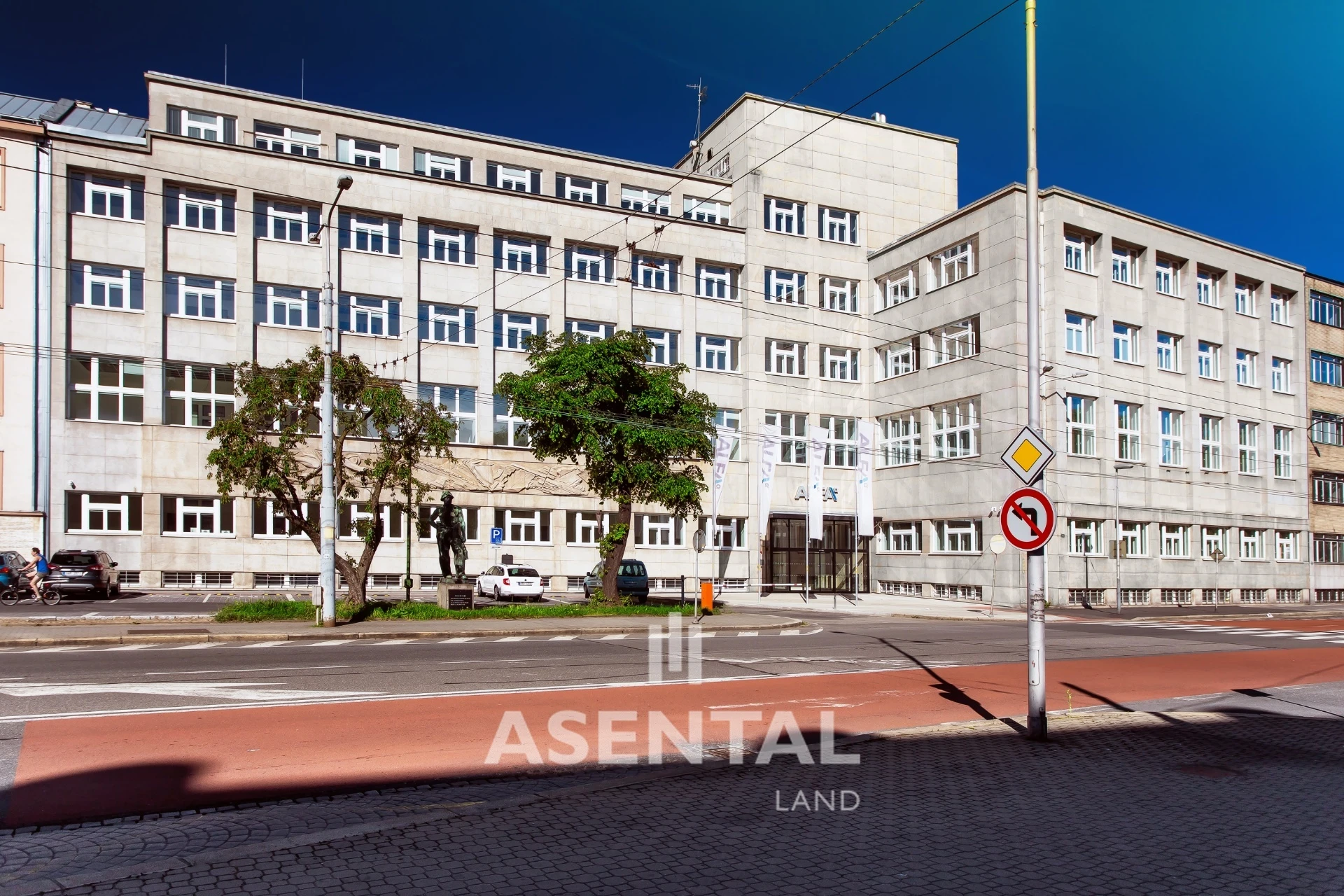 Pronájem sálu se zázemím, 488 m²