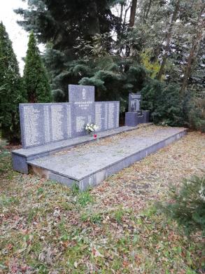 Památník připomínající tragédii na Dole Dukla už stojí na novém místě