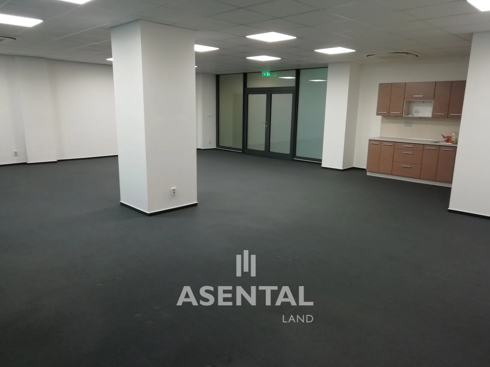 Pronájem kancelářských prostor, 296m²